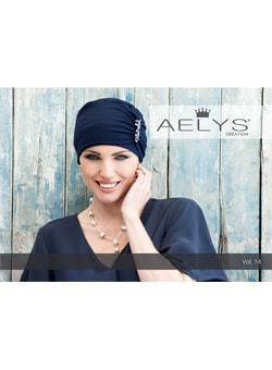 Page de couverture de la brochure de turbans AELYS avec une femme portant un turban bleu marine